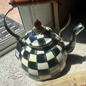 Checkered Teapot with Wooden Handle